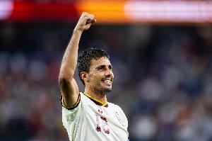 阿斯：巴萨签下罗德里终结后腰之痛 布斯克茨回归青训培养下一代